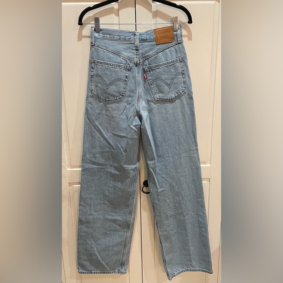 Brand New Levi’s High Loose Jeans - Picture 3 of 3